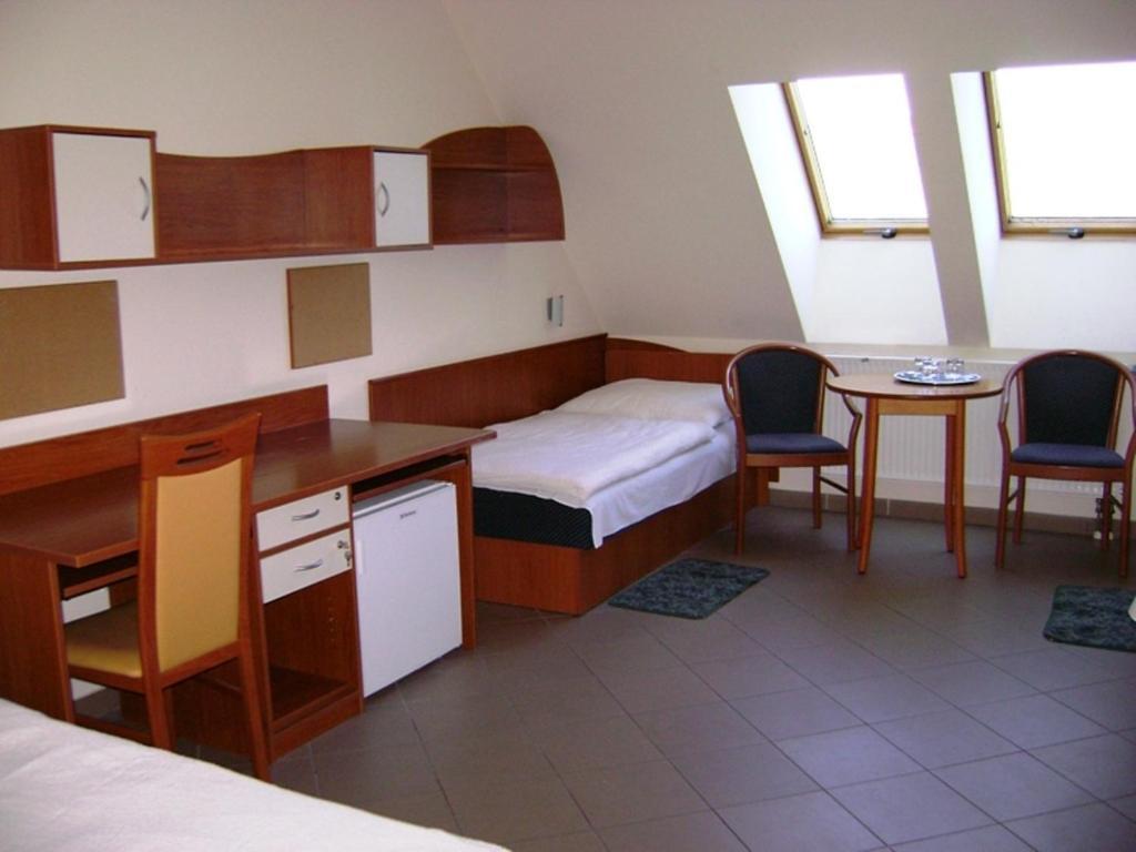 Karoly Robert Diakhotel Gyöngyös Oda fotoğraf