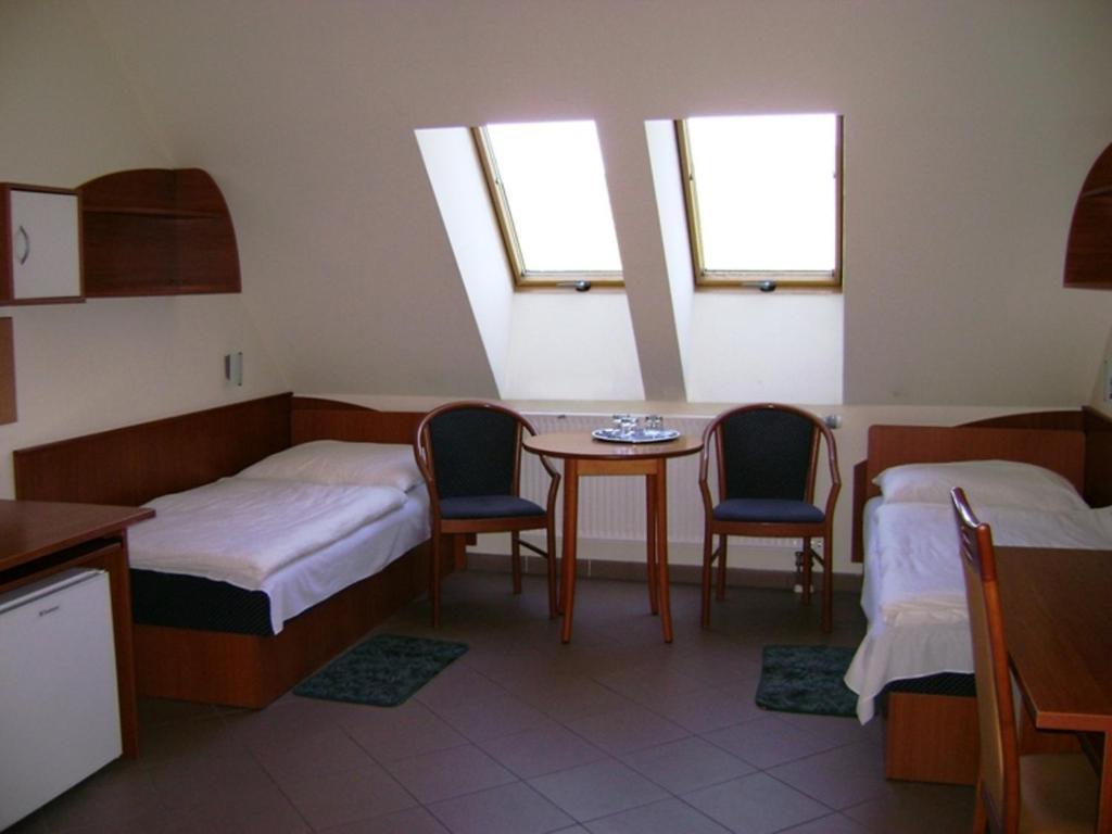 Karoly Robert Diakhotel Gyöngyös Oda fotoğraf
